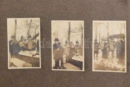 1918 Az I. világháború idején a Magas-Tátrába tett üdülés fényképalbuma, érdekes tartalommal: vadászokat, katonatiszteket ábrázoló fotók, férfi és női akt/félakt képek, gázálarcot viselő hölgy, stb.; össz. 78 db fotóval,