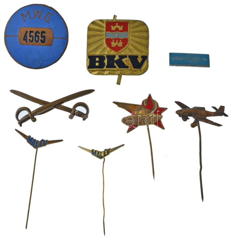 8db-os vegyes, főleg közlekedéssel kapcsolatos jelvénytétel, közte ~1930. 'MWG (Magyar Waggon- és Gépgyár) 4565' zománcozott bronz jelvény, illetve MALÉV, BKV, Volán, Tank, stb. T:XF,VF