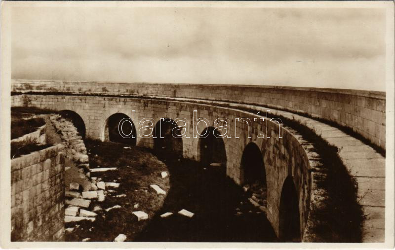 Budapest XI. Gellérthegyi citadella, udvar részlet
