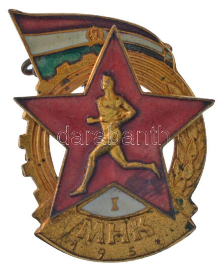 1950. 'MHK (Munkára Harcra Kész)' zománcozott fém kitűző, hátoldalán '048156' sorszámmal (~31x22mm) T:XF zománchiba