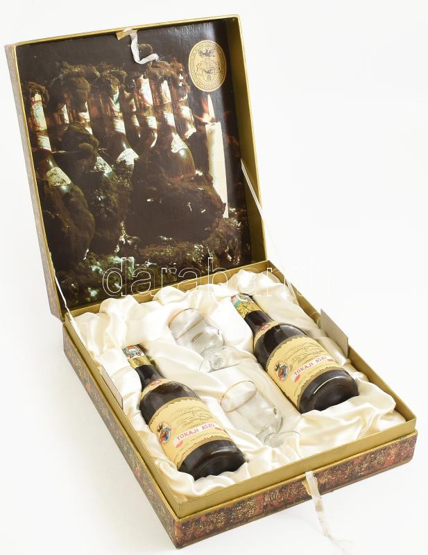 1972 Tokaji aszú 3 puttonyos 0,25l kettő darab díszdobozban.