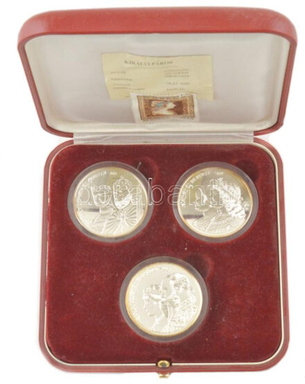 DN 'Királyi párok' sorozat: 'Szent István és Gizella 995', 'Mátyás és Beatrix 1476' és 'Ferenc József és Erzsébet 1854' ezüstözött Cu-Ni emlékérmek eredeti dísztokban (38,61mm) T:PP