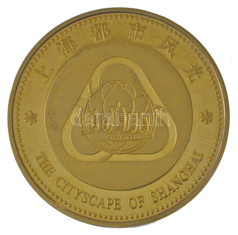 Kína DN 'Gyönyörű Shanghai / Shanghai városképe' aranyozott fém emlékérem (40mm) T:XF karc China ND 'Beautiful Shanghai / The Cityscape of Shanghai' gilt metal commemorative medallion (40mm) C:XF scratch