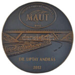 Fritz Mihály (1947-) 2012. 'MILIARIUM AUREUM - Arany mérföldkő / Magyar Útügyi Társaság - MAÚT' kétoldalas, öntött bronz plakett, névre szóló gravírozással, eredeti dísztokban (119mm) T:AU - Image 2