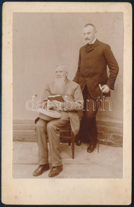 cca 1900 Sörös Béla (1877-1939) református lelkész, későbbi református püspök, és a későbbi losonci teológiai szeminárium alapítója és igazgatója, keményhátú fotó, foltos, 16x10 cm