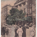 Budapest VIII. Nemzeti színház. K.I.V. Bp. 33. Montázs hölgyekkel és urakkal (fa)
