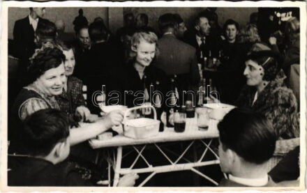 1940 Nagyvárad, Oradea; bevonulás, vendéglő belseje / entry of the Hungarian troops, restaurant, interior. Boros Péter photo (ragasztónyom / glue mark)