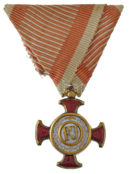 1869-1914. 'Arany Érdemkereszt a Vitézségi Érem szalagán' aranyozott, zománcozott bronz kitüntetés mellszalagon, a karikán 'WILH. KUNZ - WIEN X.' gyártó jelzéssel és csillag beütéssel T:AU / Hungary 1869-1914. 'Golden Merit Cross on