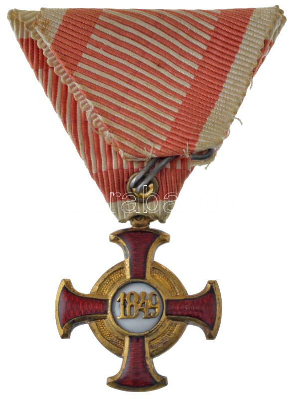 1869-1914. 'Arany Érdemkereszt a Vitézségi Érem szalagán' aranyozott, zománcozott bronz kitüntetés mellszalagon, a karikán 'WILH. KUNZ - WIEN X.' gyártó jelzéssel és csillag beütéssel T:AU / Hungary 1869-1914. 'Golden Merit Cross on - Image 2