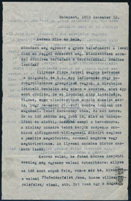 1953 Szabó Lőrinc (1900-1957) autográf aláírással és javítással ellátott gépelt levele 'Kedves Riza és Béla!' megszólítással. A levélben szót ejt Illyésné Kozmutza Flóráról is