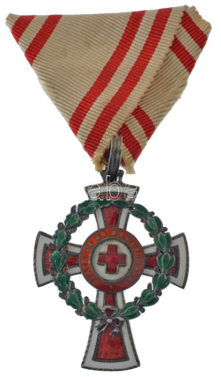 1914. 'A Vörös Kereszt II. Osztályú Díszjelvénye hadidíszítménnyel' jelzett, zománcozott Ag kitüntetés mellszalagon T:AU kis zománchiba a koszorúban / Hungary 1914. 'Red Cross, Badge of Honour, 2nd Class, with a war decoration'