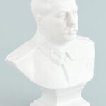 Herendi Sztálin büszt. Terv: Kiril Todorov. Biszkvit és fehér mázas. Jelzett, hibátlan. 17 cm - Image 2