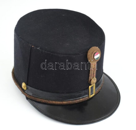 1930-as évek M. kir. honvéd fekete tiszti sapka. jó állapotban. / Officer's hat.