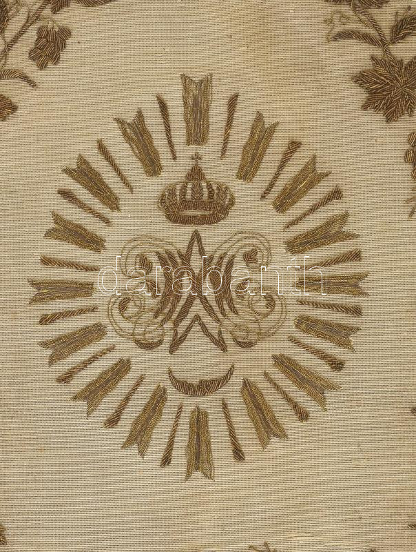 XIX. sz. eleje. Püspöksüveg (ezüst brokát, ezüst hímzéssel) szakadásokkal / Bishops hat. 30x40 cm - Image 2
