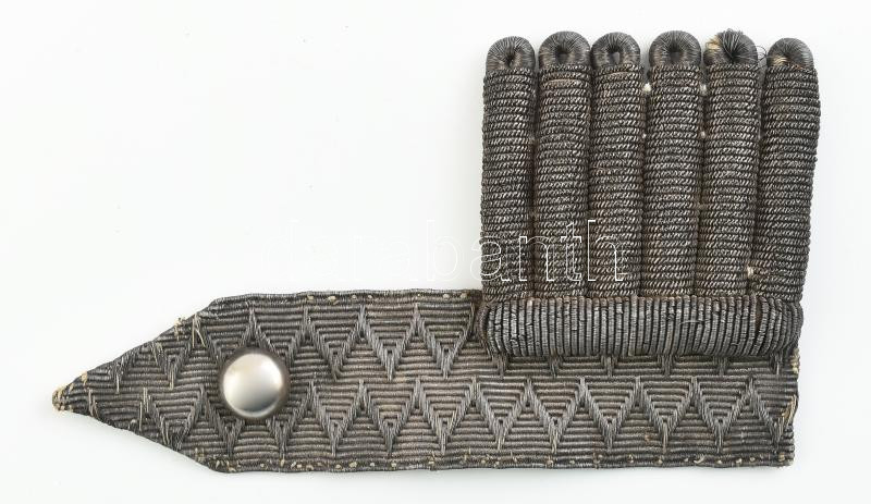 K. u. K., 1855 M medvekarom (egyenruhaujj paszomány, altiszti, ezüst, fél pár) / uniform trim, vice officer, half pair.