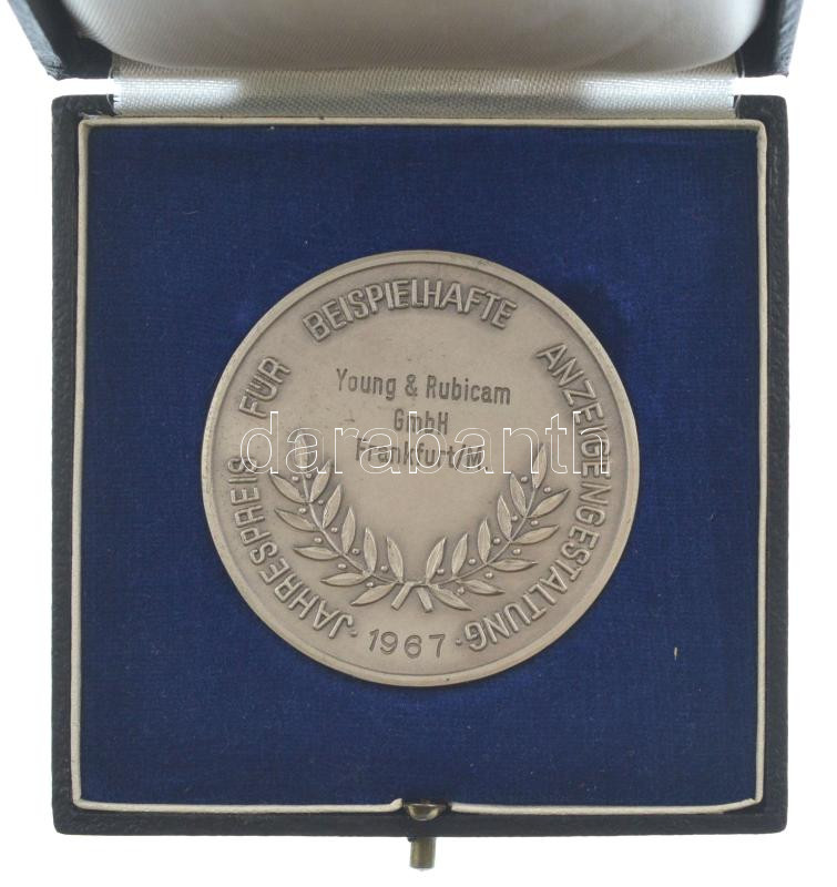 NSZK 1967. 'E.V. Bayerischer Werbefachverband / Jahrespreis für beispielhafte anzeigengestaltung (E.V. Bajor Reklámszakmai Egyesület / Éves díj a példaértékű reklámtervezésért) peremen jelzett Ag emlékérem dísztokban - Image 2