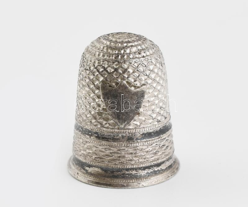 Aranyozott ezüst (Ag) gyűszű. Jelzett, mesterjegyes, 2,6 g 20 mm / Silver thimble