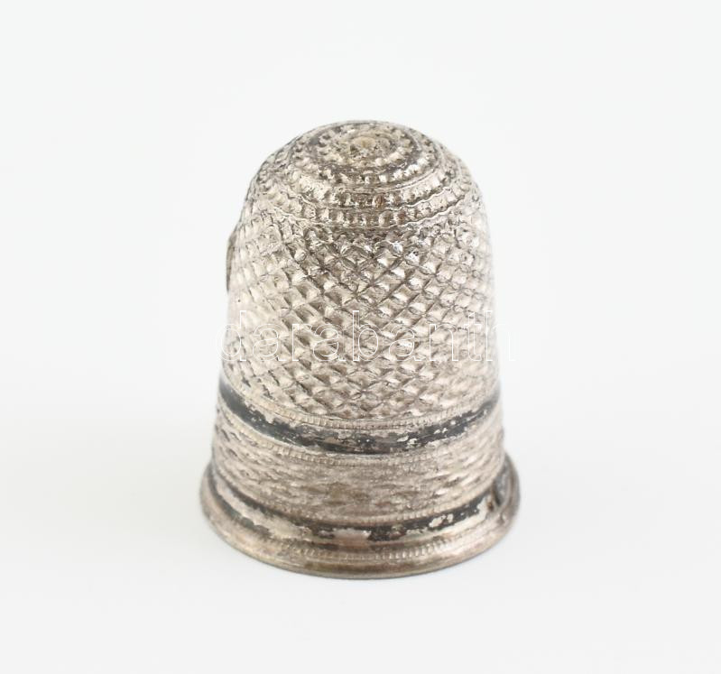 Aranyozott ezüst (Ag) gyűszű. Jelzett, mesterjegyes, 2,6 g 20 mm / Silver thimble - Image 2