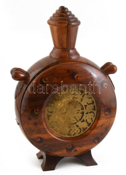 Fa díszkulacs (italtartó), közepén áttört réz díszítéssel, 42x26 cm. Kádár Jánosné / Tamáska Mária hagyatékának árveréséről, számlával. Szép állapotban.