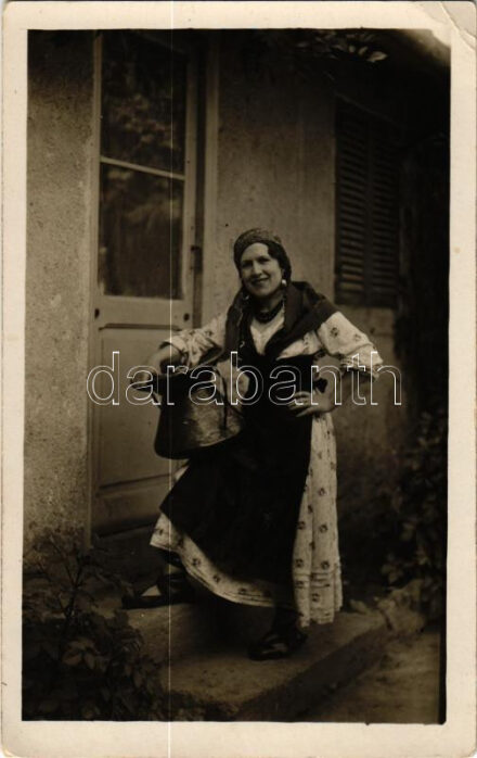 1932 Erdélyi folklór, népviselet / Transylvanian folklore. photo (EK)