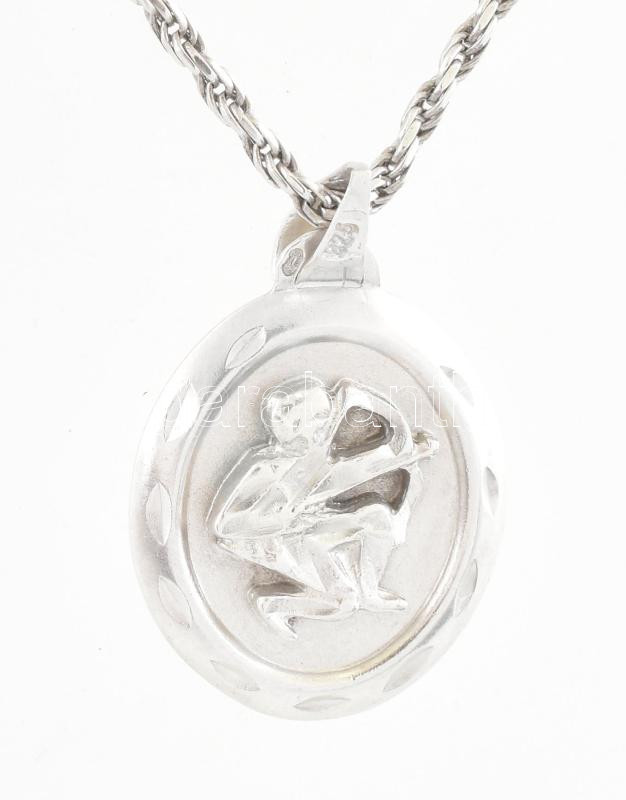 Ezüst(Ag) walles nyaklánc nyilas medállal, jelzett, h. 44 cm, 3×1,9 cm, nettó: 7,4 g