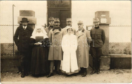 1915 Mostar, K.u.k. Infektions Kranke / Cs. és kir. katonai kórház fertőzőbeteg osztálya, katonák és nővérek december 28-án / WWI Austro-Hungarian military hospital, infectious disease ward, soldiers and nurses. photo
