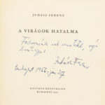 Juhász Ferenc A virágok hatalma. Bp., 1955. Magvető. DEDIKÁLT a Magyar írószövetség titkárnőjének. Vászon kötésben, kissé sérült papírborítóval
