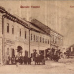Tokaj, Kossuth Lajos tér, Frankel Dezső, Gestetner Adolf, Auspitz, Mikola Kálmán üzlete, cukrászda. W.L. (?) 35. Gestetner Adolf saját kiadása (fl)