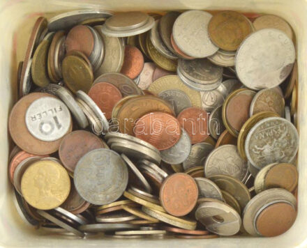 Vegyes, magyar és külföldi érmetétel mintegy ~3kg súlyban T:vegyes Mixed, Hungarian and foreign coin lot (~3kg) C:mixed