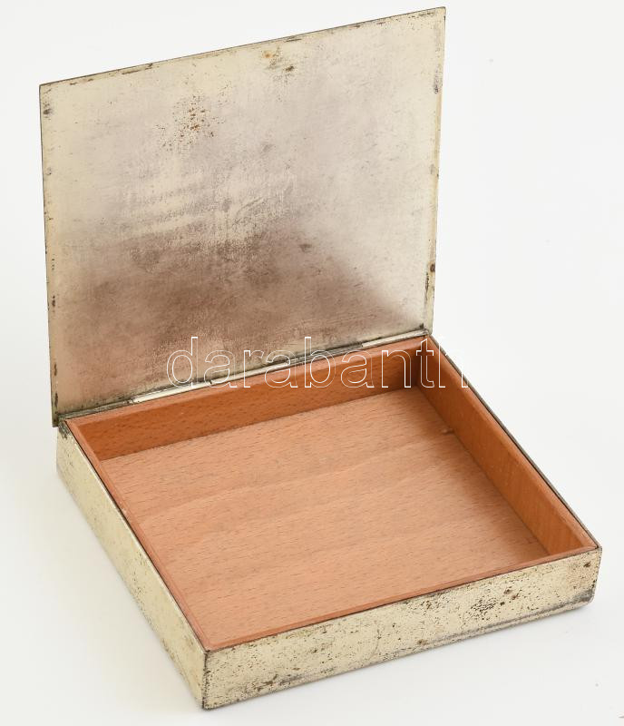 Tevan Margit (1901-1978): Iparművész fém doboz, plasztikus figurális díszítéssel. Jelzett, kopott, 14x12,5x2,5 cm - Image 3