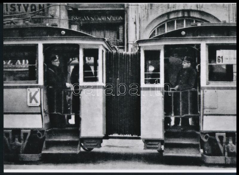 1938 Budapest, a 61-es villamosjáraton próbálták ki először a kocsik közötti harmonikás átjárót, 1 db modern nagyítás, 15x21 cm