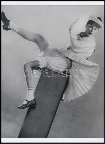 cca 1940 Hanyatt esős pillanat, 1 db modern nagyítás a néhai Lapkiadó Vállalat központi fotólaborjának archívumából, 21x15 cm