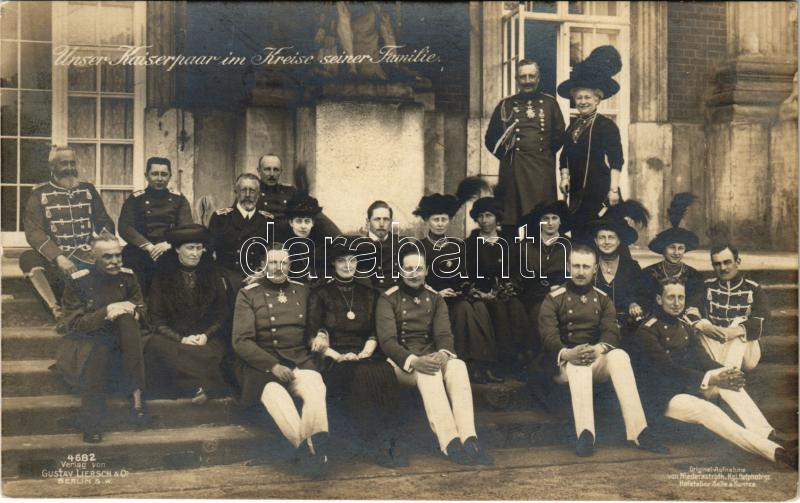 Unser Kaiserpaar im Kreise seiner Familie / German royal family