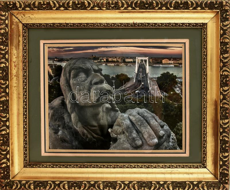 Budapest a Gellért hegyről. Művész fotó, üvegezett, dekoratív keretben Fotó 30x40 cm