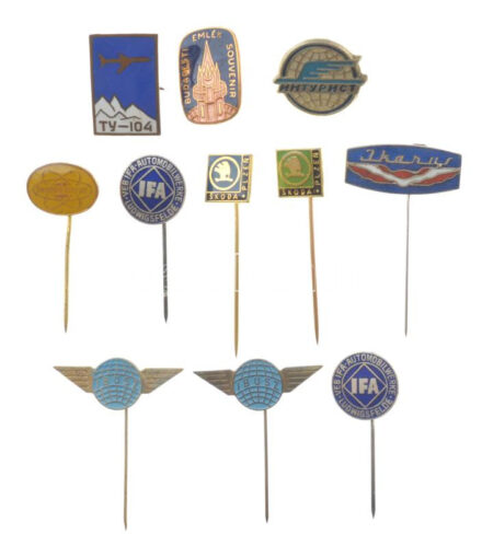 11db-os közlekedéssel, utazással, turizmussal kapcsolatos jelvénytétel, közte 'Ikarus' zománcozott bronz jelvény + Szovjetunió ~1960. 'Tu-104 (Tupoljev)' zománcozott bronz jelvény T:UNC-XF