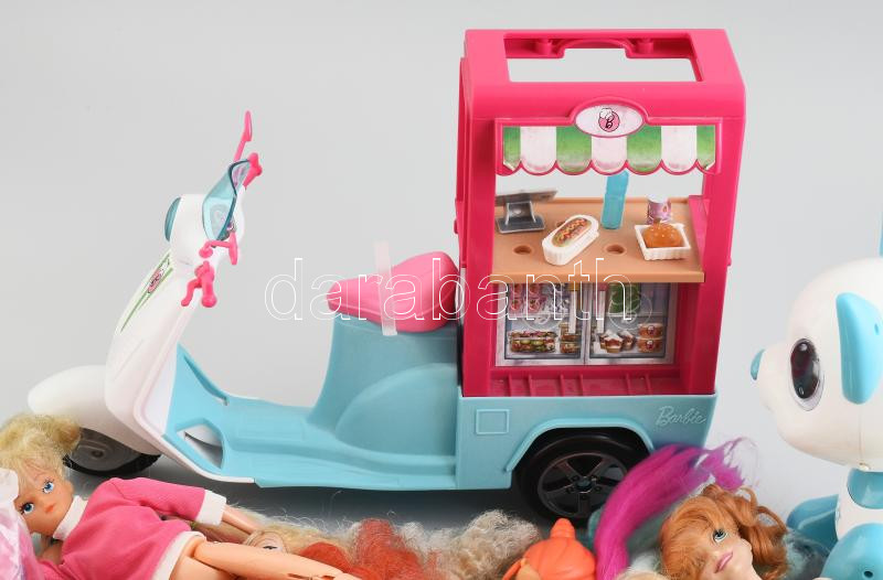 Nagyobb vegyes játék tétel, benne Barbie és egyéb babák, elemes kutya, stb. Átnézetlen állapotban. - Image 2