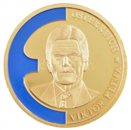 1998. 'Ausztria - Viktor Klima' aranyozott Cu-Ni, részben kézzel festett emlékérem'Die ersten Farb-Europa-Prägungen' sorozatból, sorszámozott tanúsítvánnyal (40mm) T:PP 1998. 'Österreich - Viktor Klima' gold plated Cu-Ni, partially