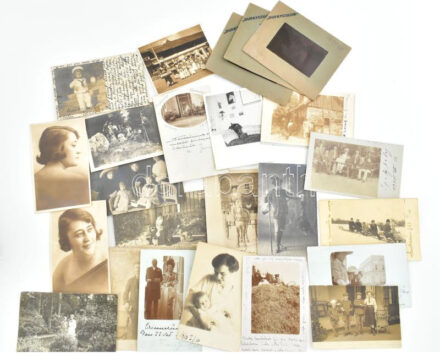 cca 1890-1940 Vegyes családi fotók, kirándulások képei, vadászportré, stb.; összesen 25 db (többségében megírt fotólapok), közte 3 db 'Dufaycolor' színes direktpozitív kép