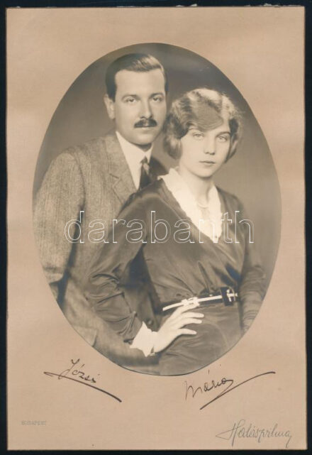 cca 1920-1930 Teleky József és Inkey Mária fotója, papírlapra ragasztva, aláírásokkal; Halász Vilma budapesti fényképész felvétele, lapméret: 26x18 cm