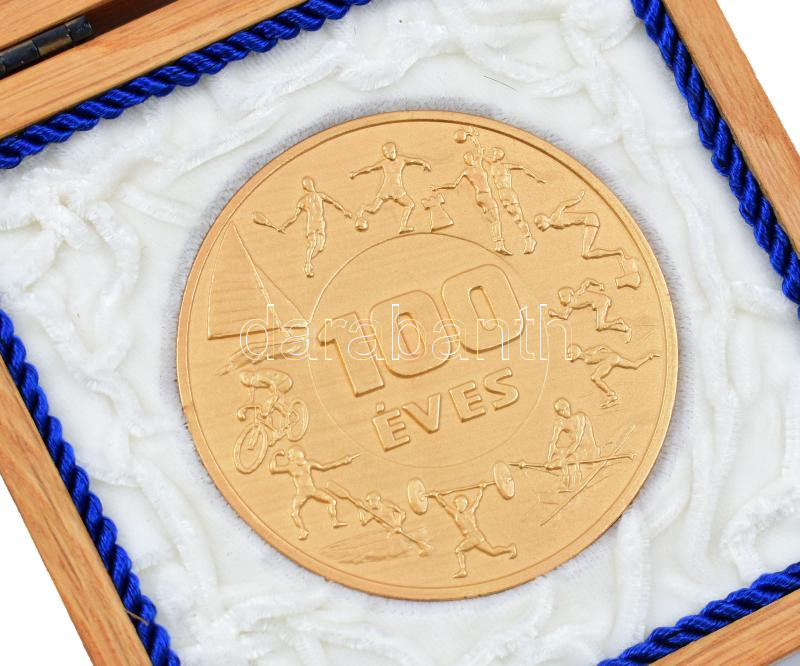 1988. 'MTK-VM Sportklub 100 éves' nagyalakú aranyozott fém emlékérem dísztokban (70mm)