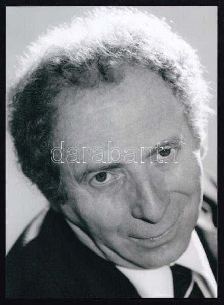 cca 1972 Kabos László (1923-2004) Jászai Mari-díjas színész portréja, a Veréb is madár (1968) című film főszereplője, modern nagyítás a néhai Lapkiadó Vállalat központi fotólaborjának archívumából, 21x15 cm