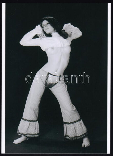 cca 1974 Nyáresti randi a Tabánban, szolidan erotikus felvétel modern nagyítása, 21x15 cm