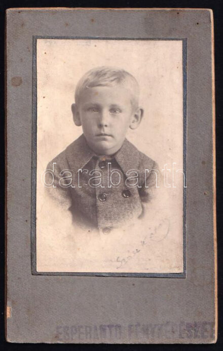 cca 1890 Gyerekportré, keményhátú fotó a szabadkai Esperanto műteremből, 10,5×6,5 cm