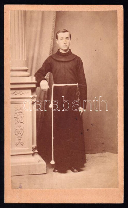 cca 1880 Pap műtermi portréja, keményhátú fotó Záhor Lipót egri műterméből, 10,5×6,5 cm