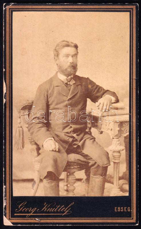 cca 1883 Férfiportré, keményhátú fotó Knittel György eszéki műterméből, 10,5×6,5 cm