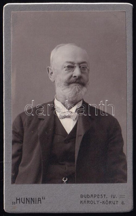 cca 1910 Idős férfi portréja, keményhátú fotó a Hunnia műterméből, 10,5×6,5 cm