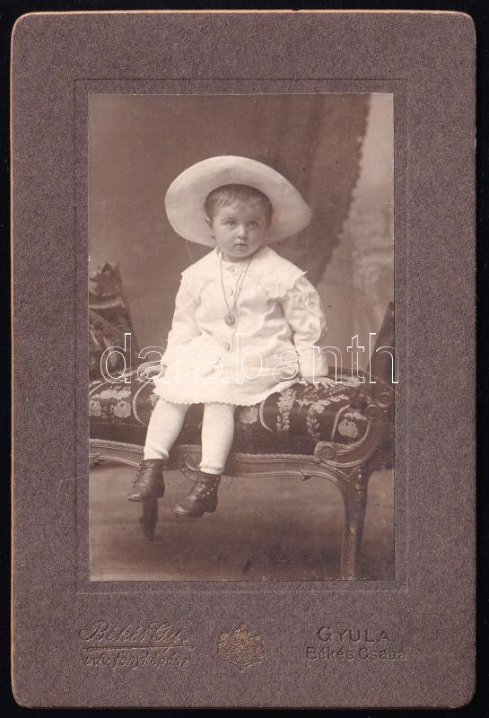 1908 Gyerekportré, Békés Gyula (Gyula/Békéscsaba) műterméből, 13×8,5 cm