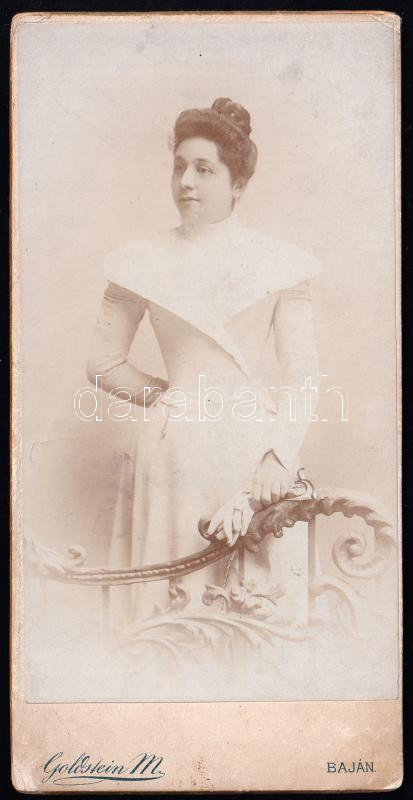cca 1900 Női portré, keményhátú fotó Goldstein bajai műterméből, 16,5×8 cm