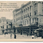 Temesvár, Timisoara; Belváros, Szent György tér, Belvárosi kávéház, Gresham, Pilsner sör csarnok, villamos. Hungaria Bromüta Nr. 95-1911. / Innererstadt / square, cafe, night, tram, beer hall (EK)