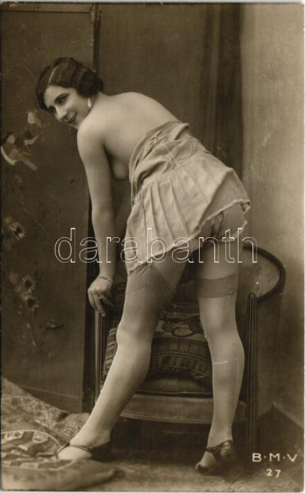 Erotikus hölgy / Erotic vintage lady. B.M.V. 27. (non PC)